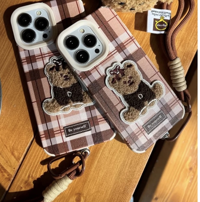 قاب Burrbery Teddy همراه با بند آویز C3646